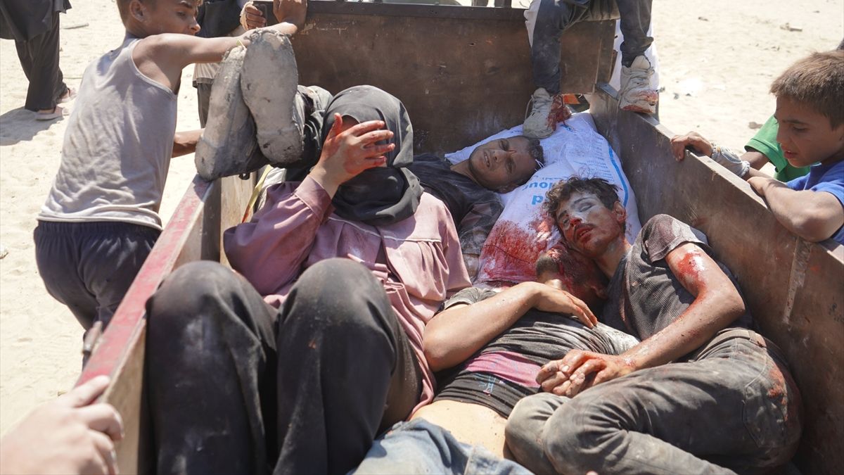 Gıda yardımı almaya koşan Gazzeliler, İsrail’in saldırısına uğradı